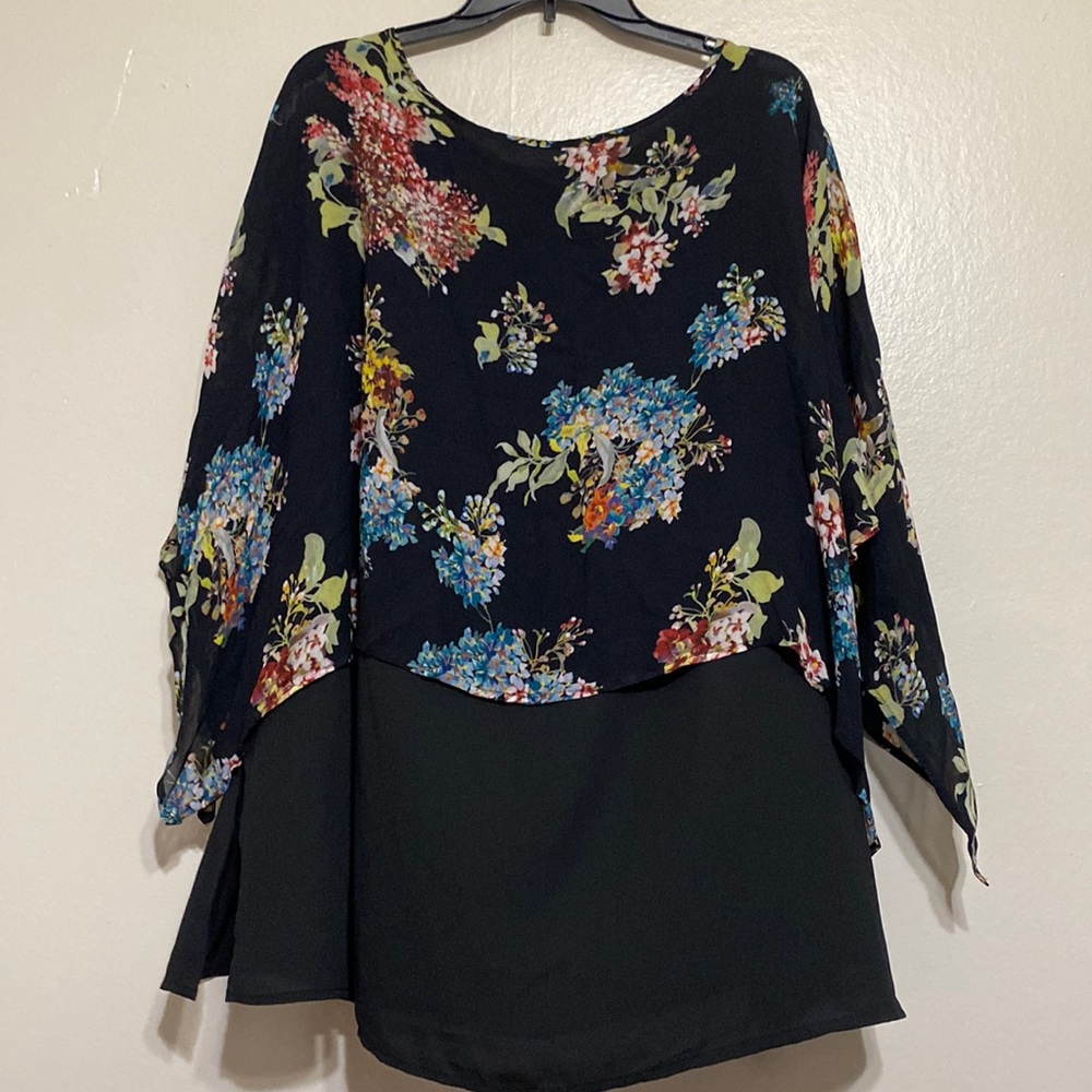 Karen Kane blouse Chiffon fabric size 3x black and floral print